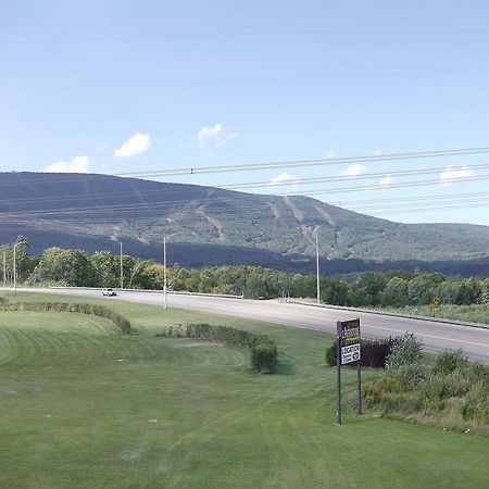 Holiday Villa Resorts At Mont Ste Anne Beaupré Exterior photo