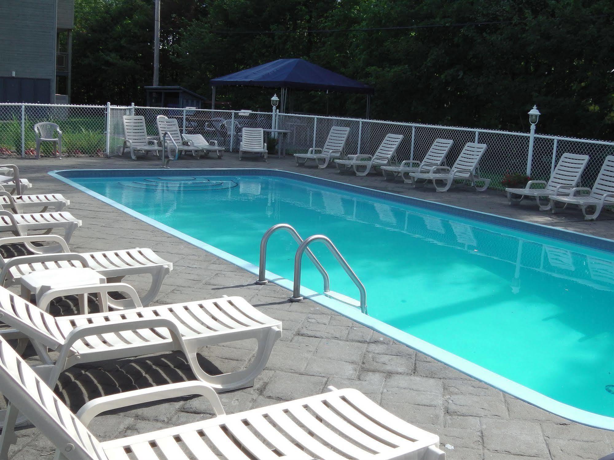 Holiday Villa Resorts At Mont Ste Anne Beaupré Exterior photo