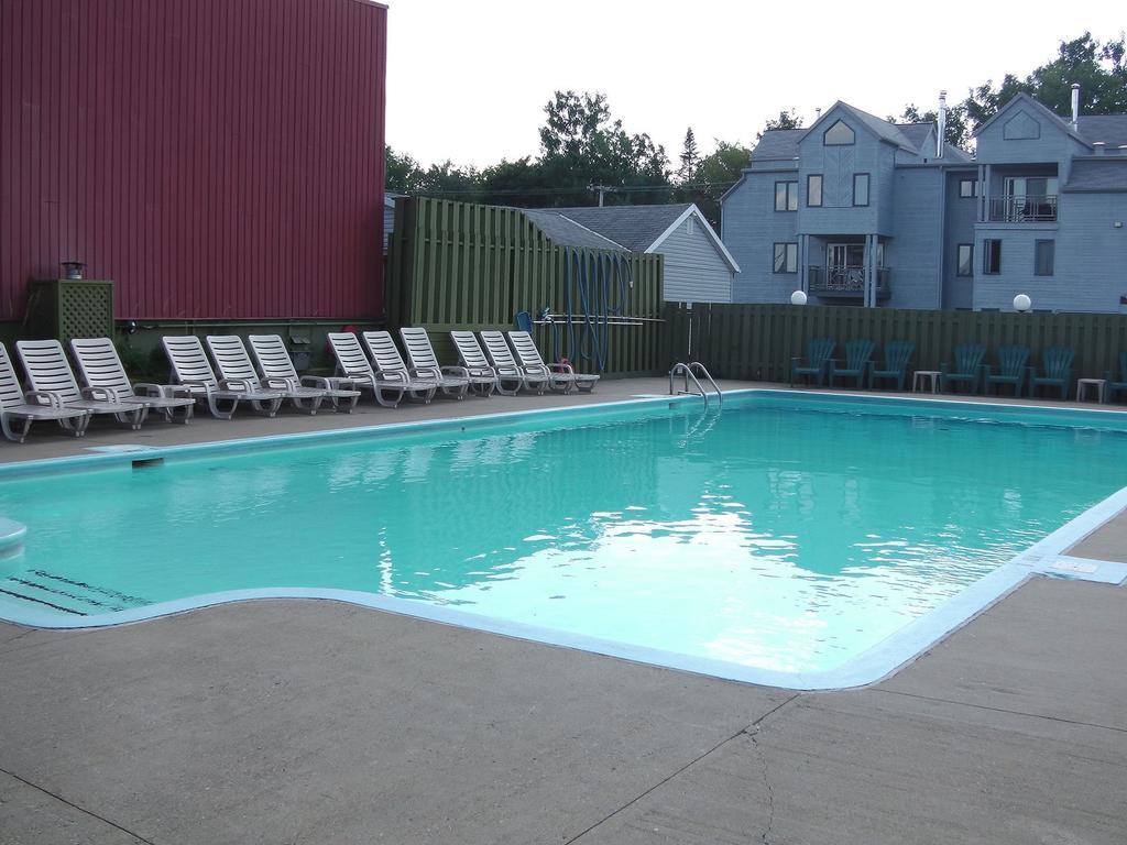 Holiday Villa Resorts At Mont Ste Anne Beaupré Exterior photo